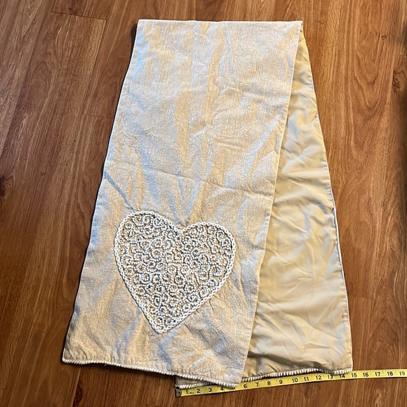 Embellished Hearts table runner - Picture 2 of 5